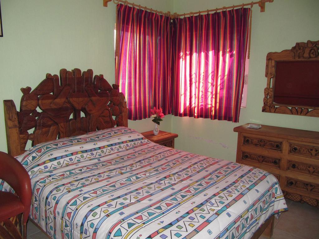 La Puerta Violeta Guesthouse & Spa San Juan Cosalá Pokoj fotografie