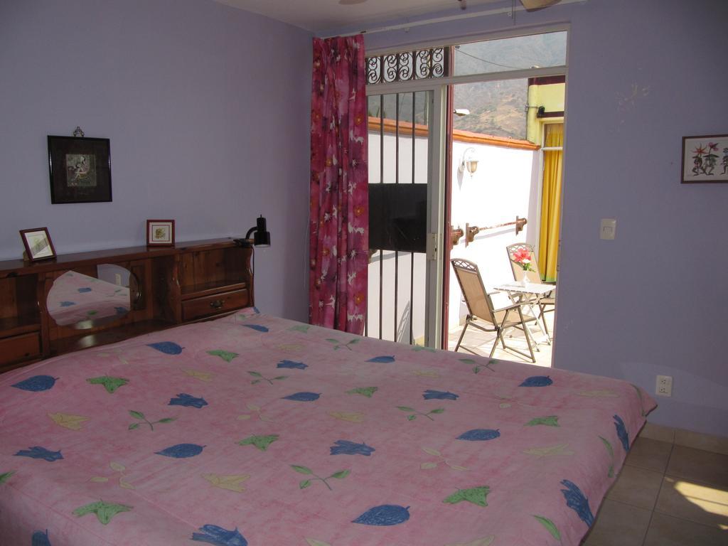 La Puerta Violeta Guesthouse & Spa San Juan Cosalá Pokoj fotografie